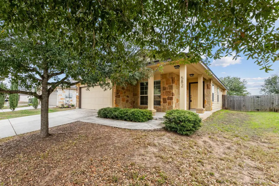 582 Briggs Dr, New Braunfels, TX 78130 - #2