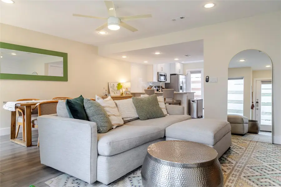 6410 Chimney Creek Cir #B, Austin, TX 78723 - #2