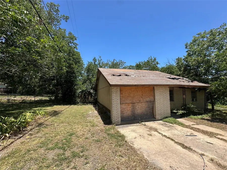 506 Forest Ct, Taylor, TX 76574 - #2