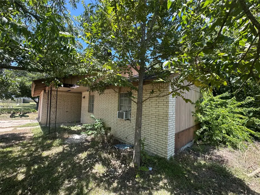 506 Forest Ct, Taylor, TX 76574 - #3