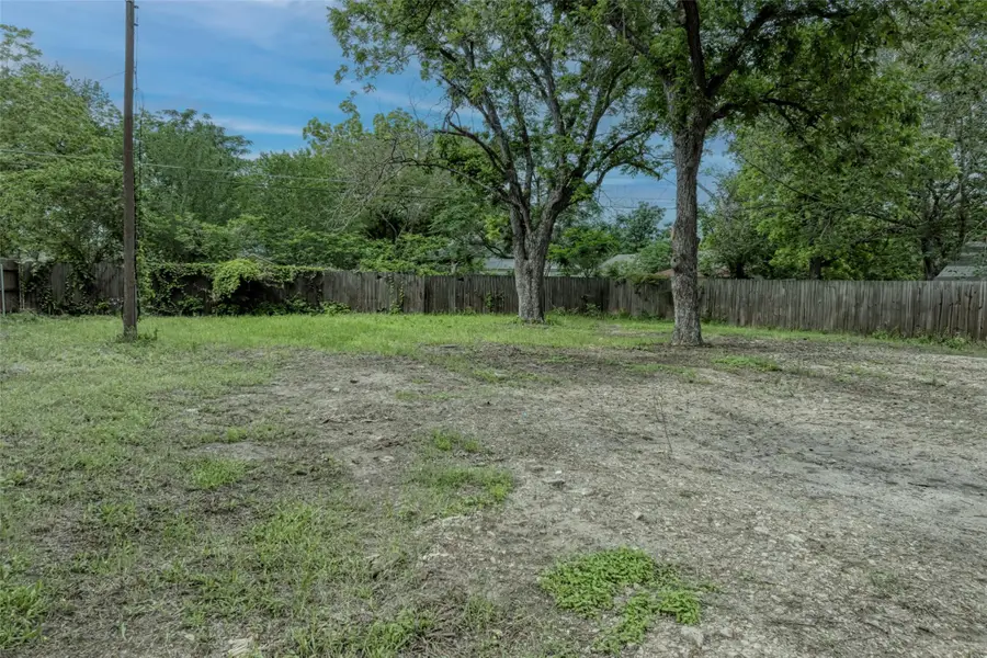 809 E Fannin St, Luling, TX 78648 - #2