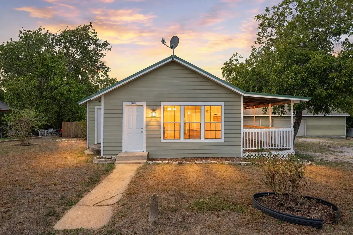 808 N Water St, Burnet, TX 78611 - #1