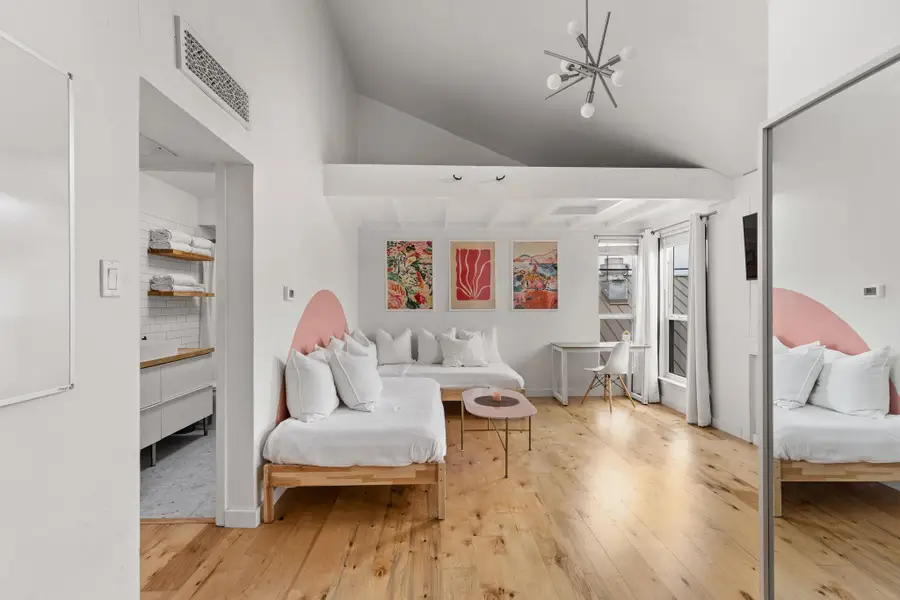 1000 W 26th St #208, Austin, TX 78705 - #3