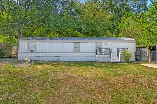 208 Circle Dr, Buda, TX 78610
