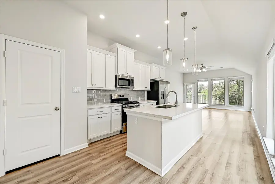 305 Banyon Dr, Liberty Hill, TX 78642 - #2