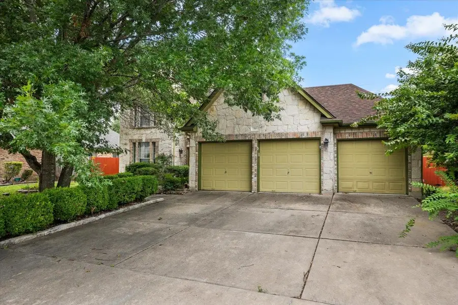 310 N Carriage Hills Dr, Georgetown, TX 78626 - #2