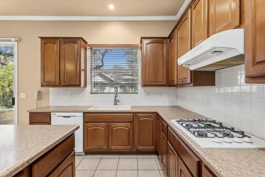 211 Whispering Wind Dr, Georgetown, TX 78633 - Image #3
