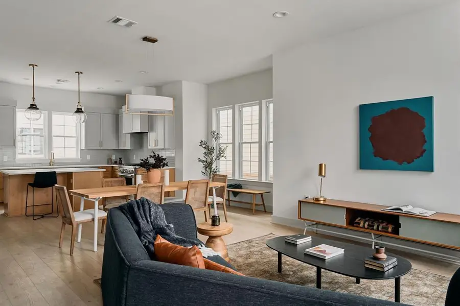 2209 Woodland Ave #1202, Austin, TX 78741 - #3