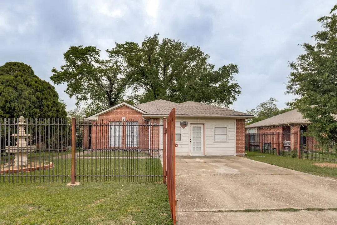 10007 Raymondville Rd, Houston, TX 77093 - #1
