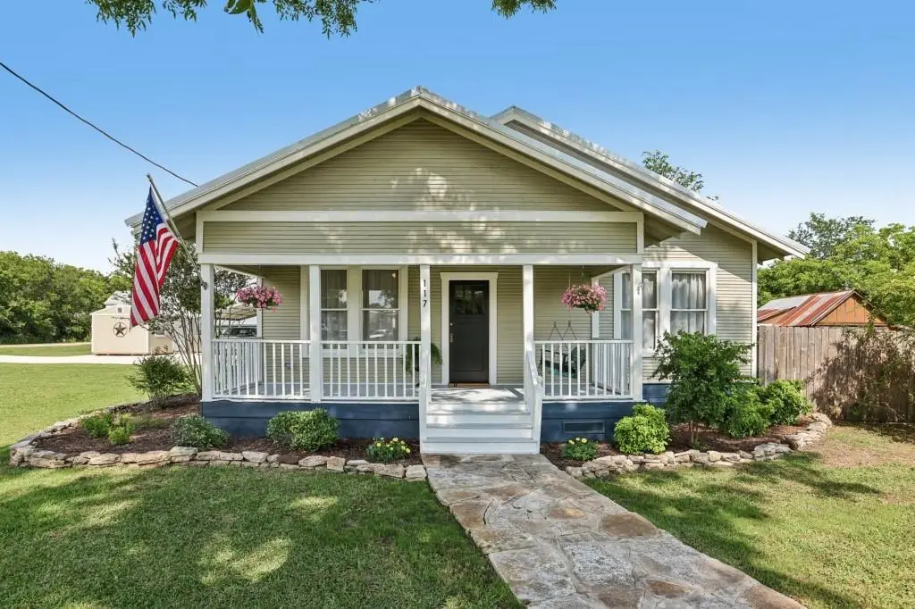 117 N Main St, Paige, TX 78659 - #1