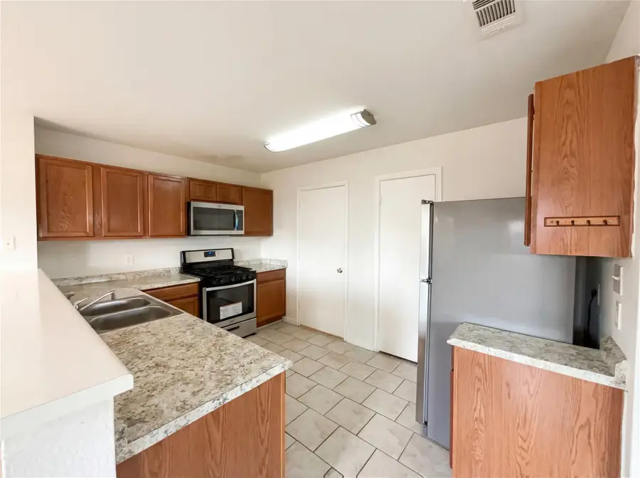 11813 Plains Valley Dr, Del Valle, TX 78617 - Image #2