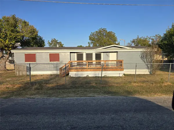 301 S Johnson Ave, Thorndale, TX 76577