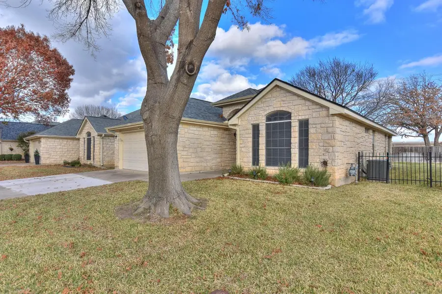 210 Village Dr, Georgetown, TX 78628 - Image #2