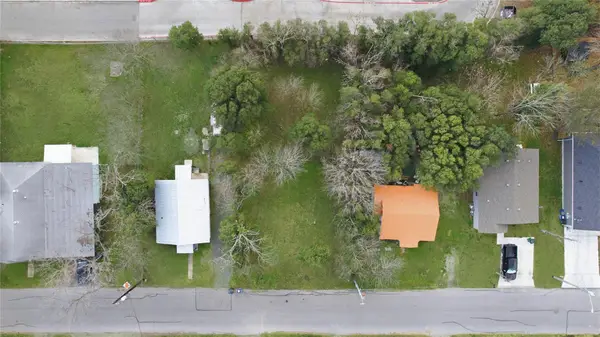 1059 Tabernacle St, Seguin, TX 78155