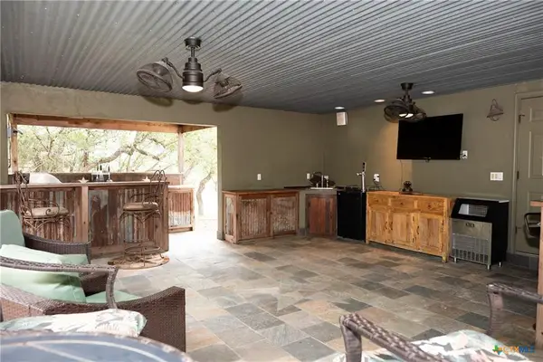 211 Cambridge Dr, New Braunfels, TX 78132