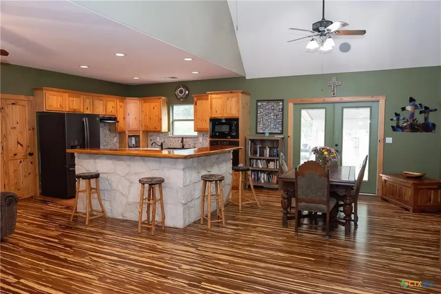 211 Cambridge Dr, New Braunfels, TX 78132 - #3