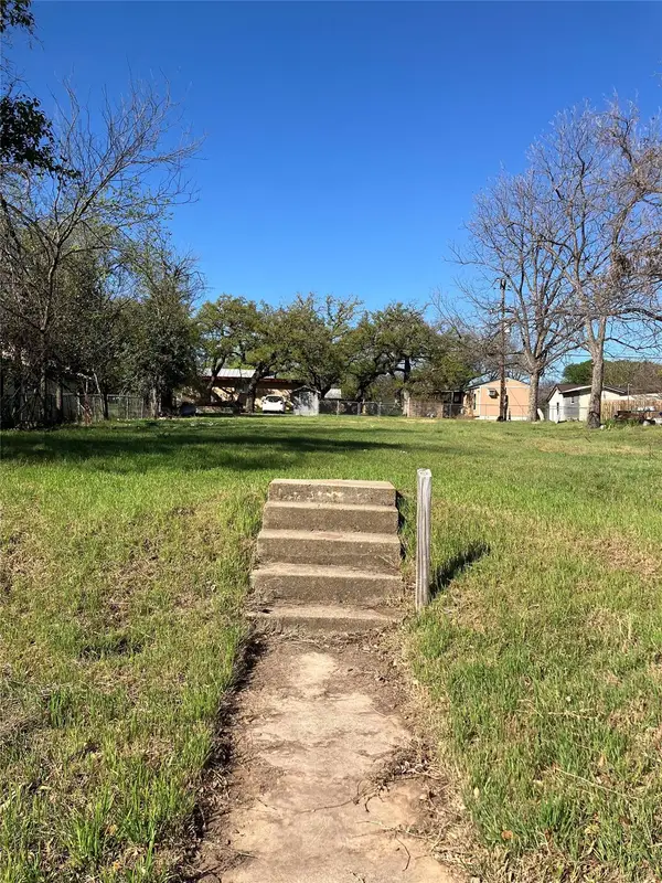 106 S Race St, Lampasas, TX 76550