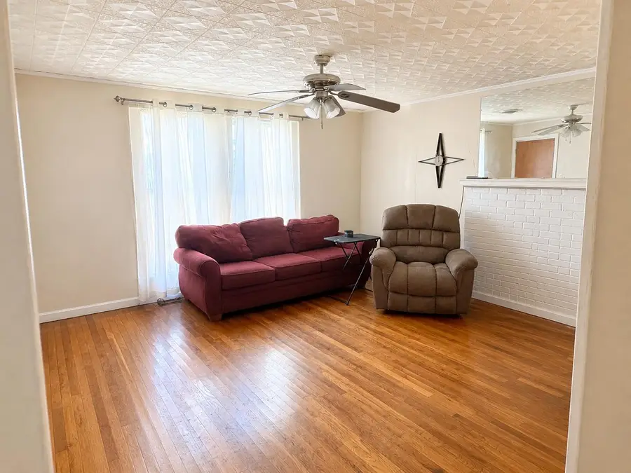 1324 5th St, Kerrville, TX 78028 - #2