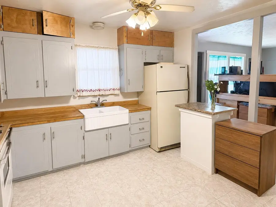 1324 5th St, Kerrville, TX 78028 - #3
