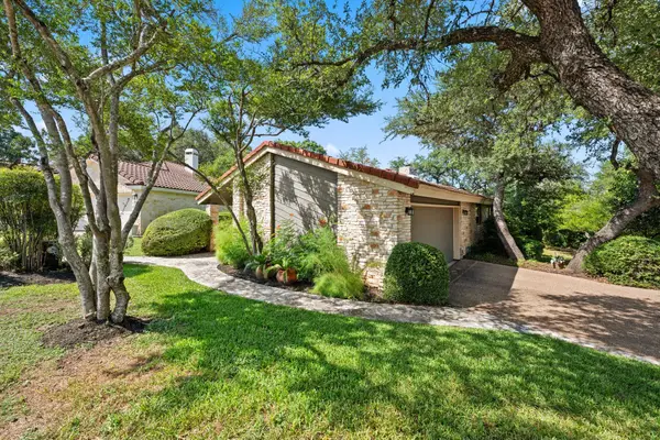 102 Crescent Blf, Lakeway, TX 78734