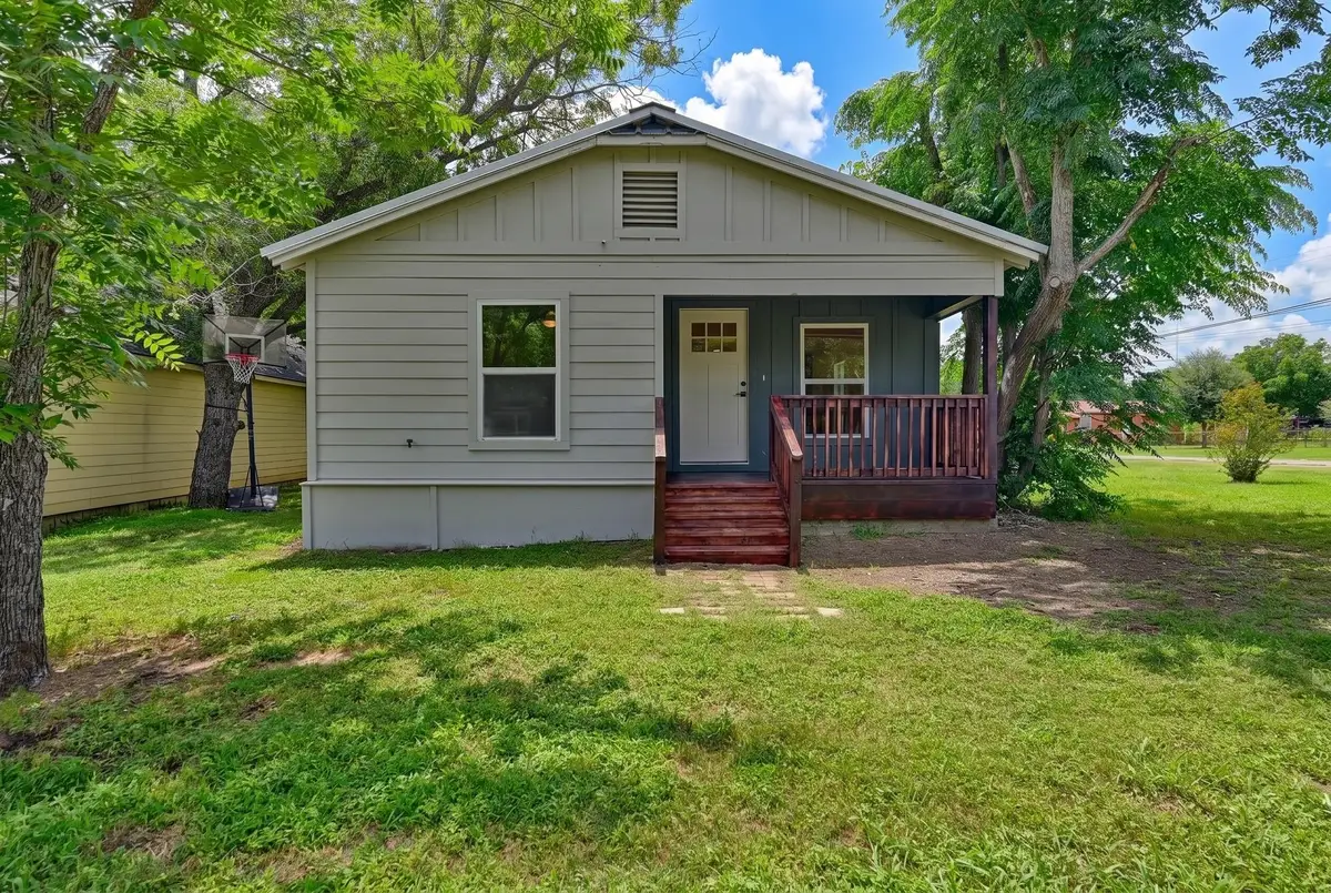 709 S Polk St, Giddings, TX 78942 - #1
