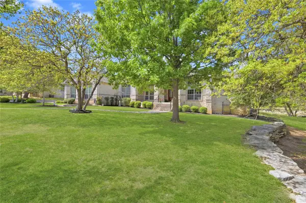 205 W Majestic Oak Ln, Georgetown, TX 78633