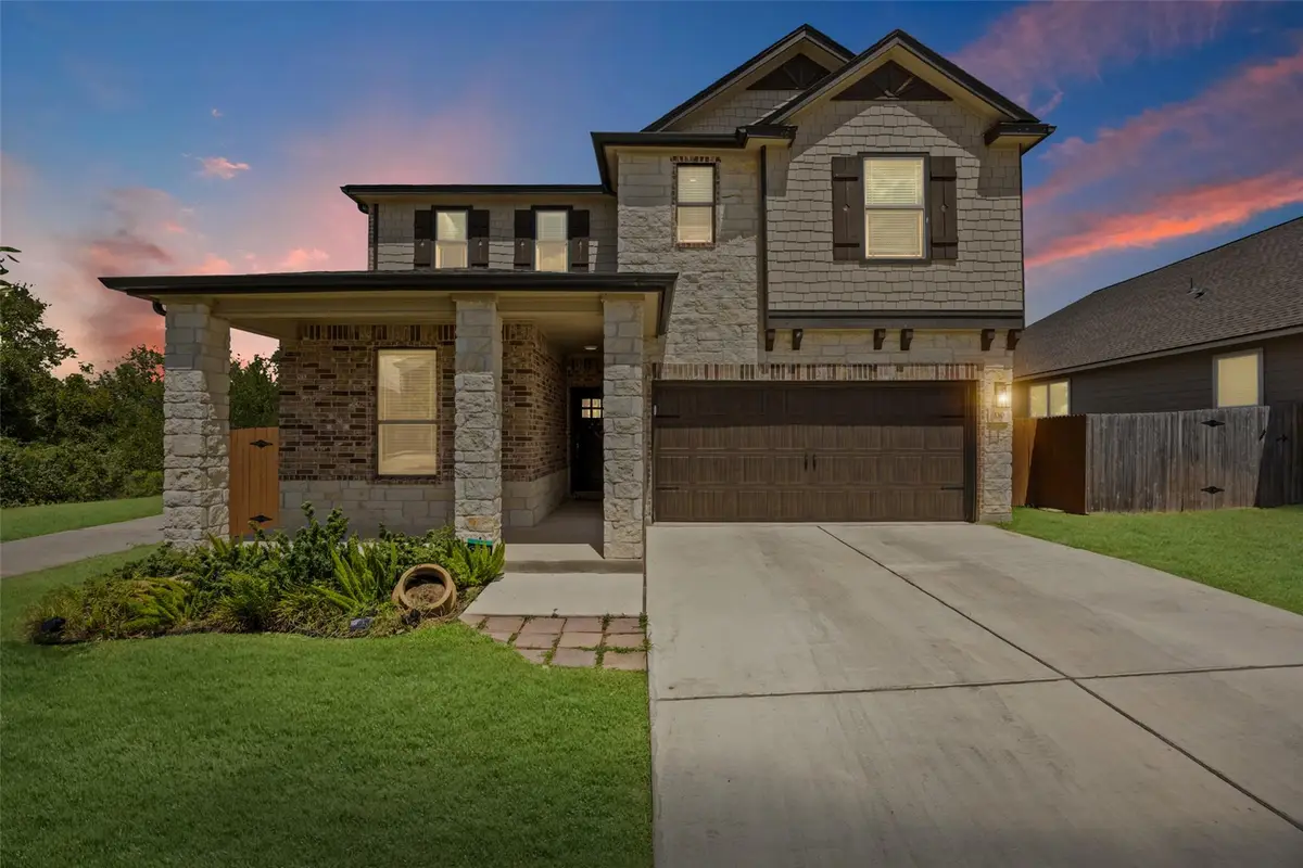 330 Linden St, Bastrop, TX 78602 - #1