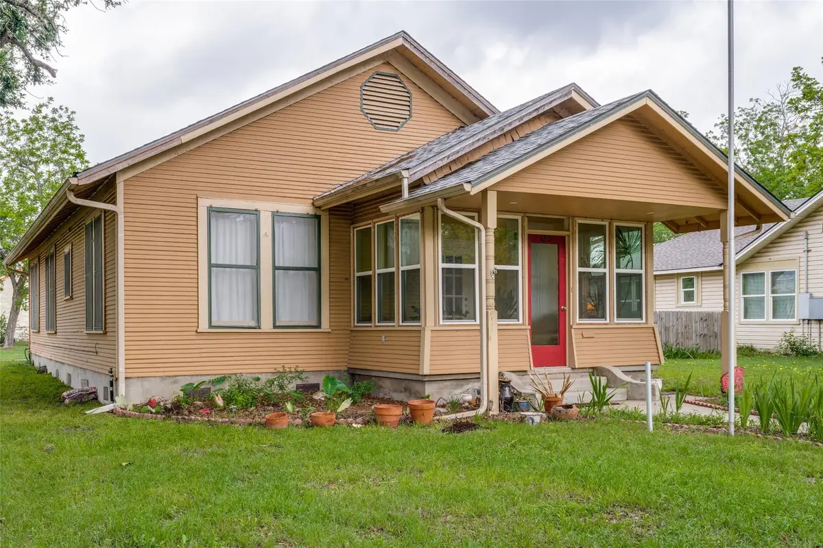 520 S Pecan Ave, Luling, TX 78648 - #1