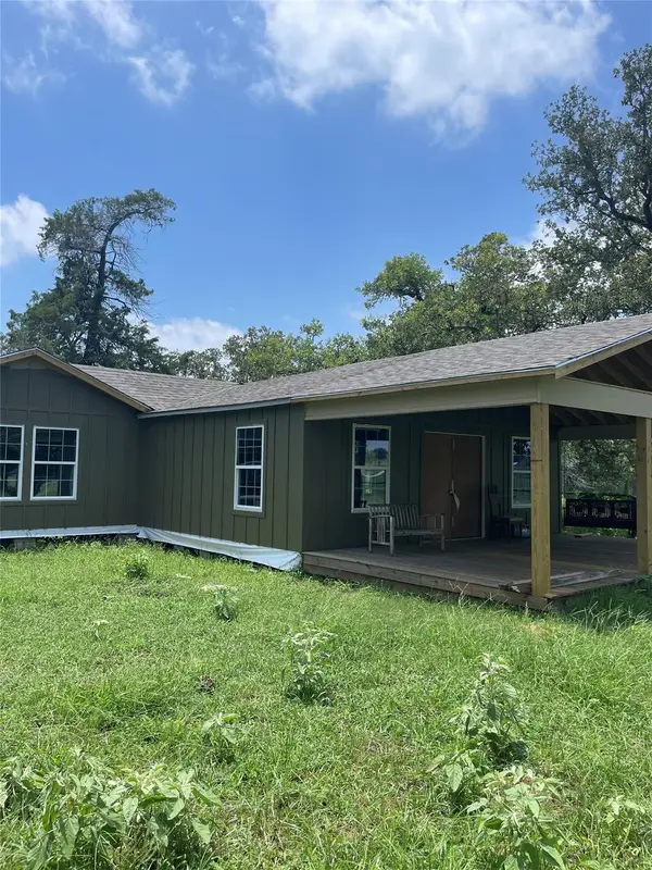 2238 Flash Cir, Luling, TX 78648