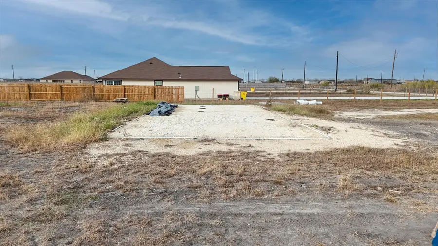 631 County Road 5715, Natalia, TX 78059 - #3