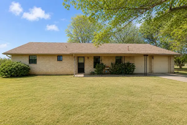 182 Norma Jean Blvd, Smithville, TX 78957