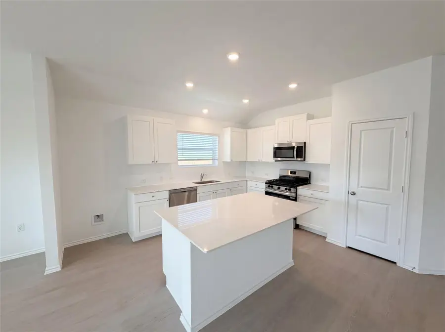 507 Vantage Dr, Hutto, TX 78634 - #2