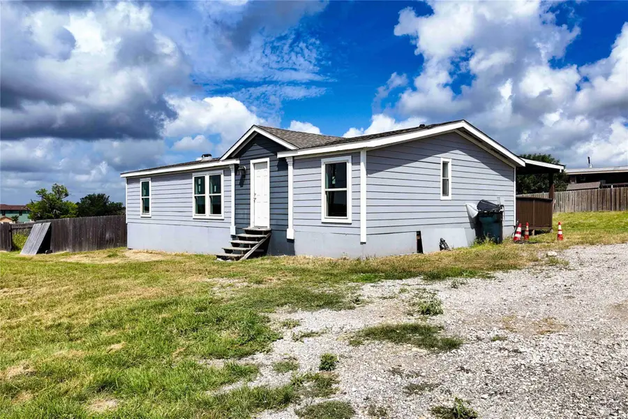 136 Alameda Dr, Cedar Creek, TX 78612 - #2