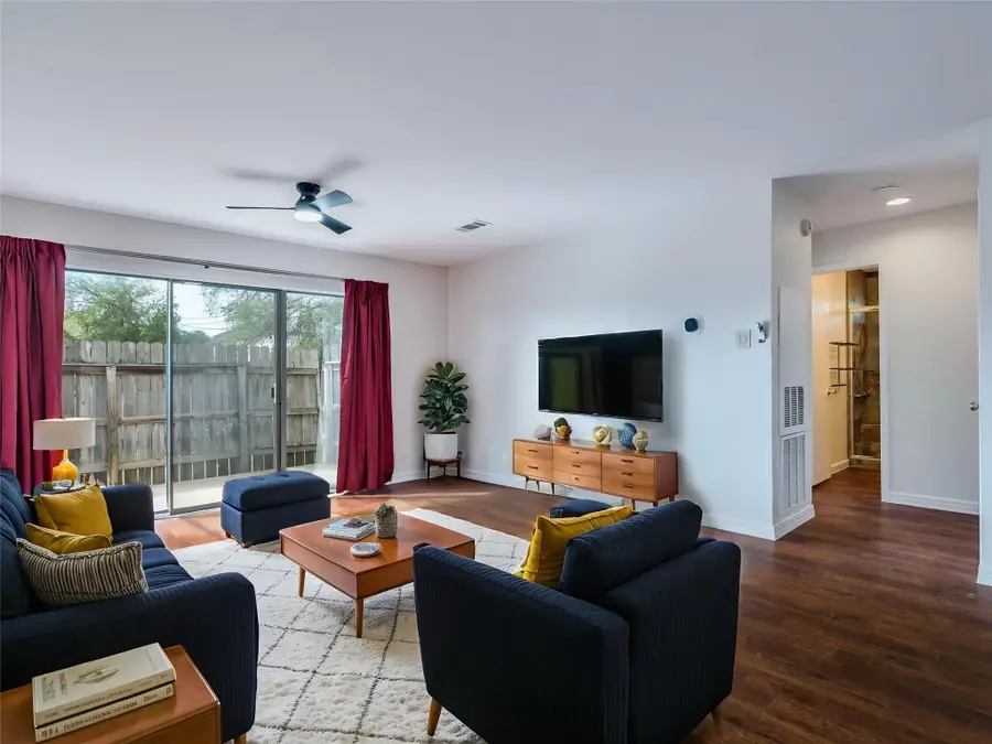 6810 Deatonhill Dr #109, Austin, TX 78745 - #2
