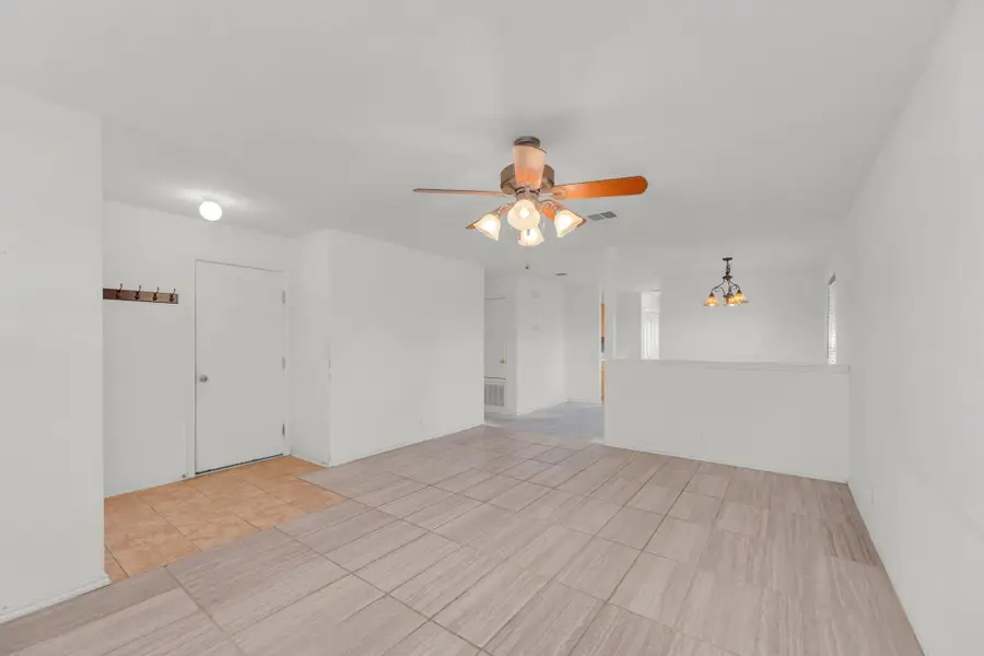 500 Mitchell Dr, Hutto, TX 78634 - Image #3