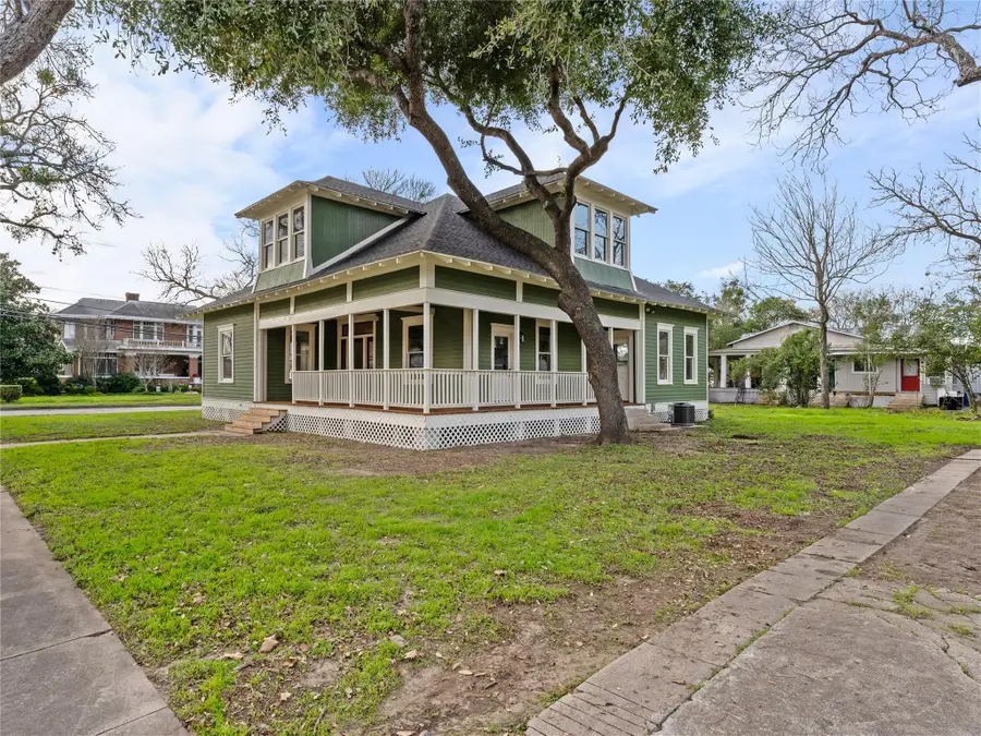603 Saint Francis St, Gonzales, TX 78629 - #2