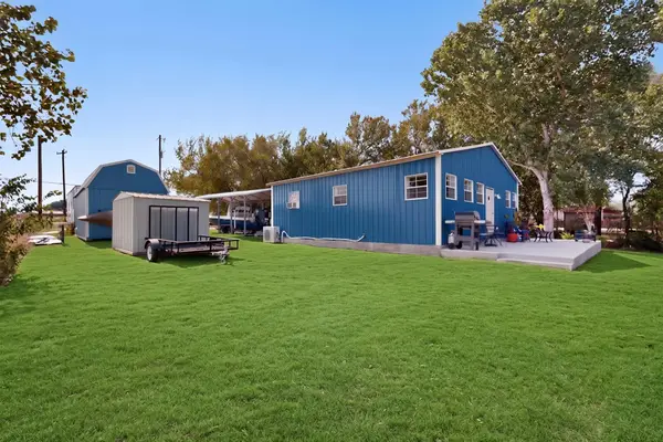 224 Old Coach Ln, Elgin, TX 78621