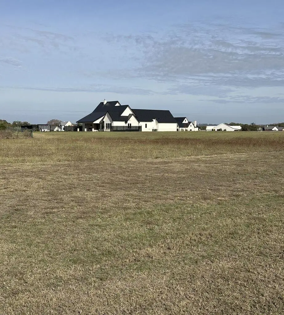 228 Interlaken St, Fredericksburg, TX 78624 - #1