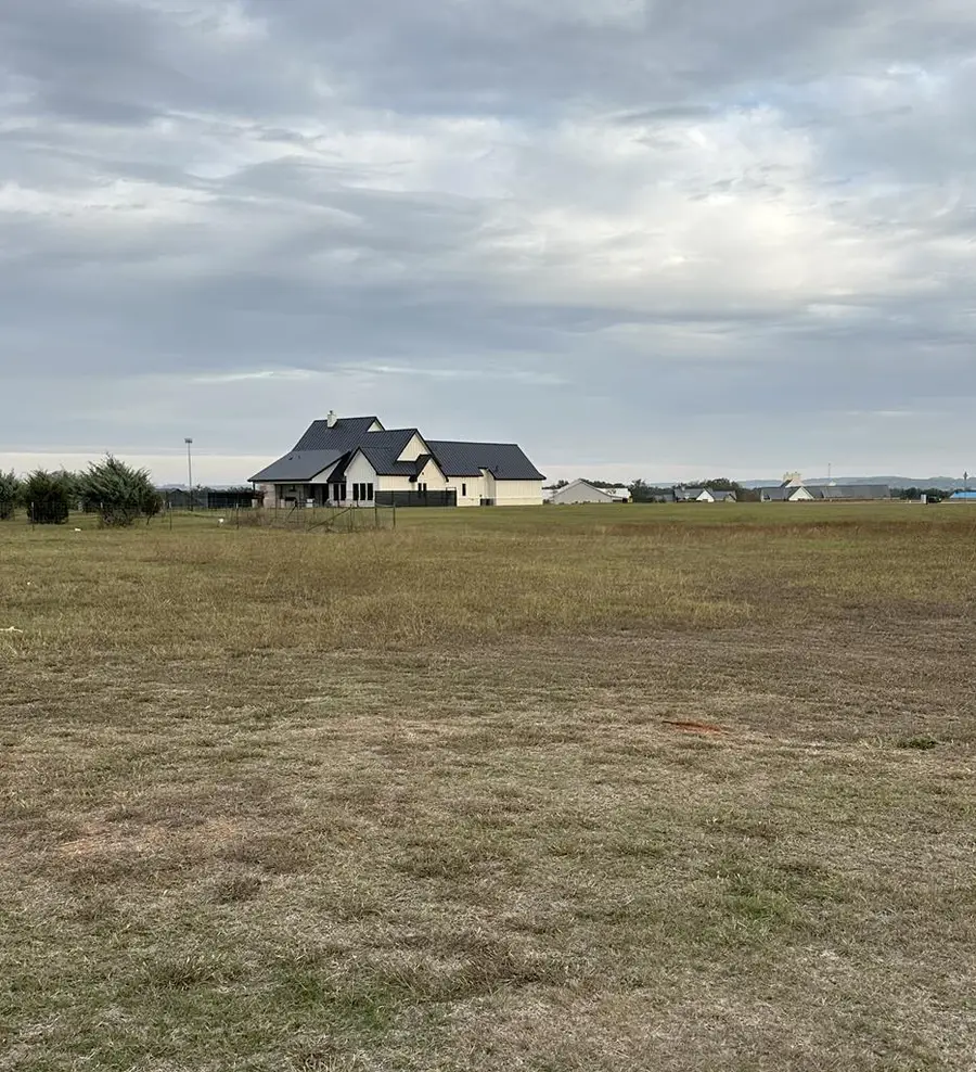 228 Interlaken St, Fredericksburg, TX 78624 - #3