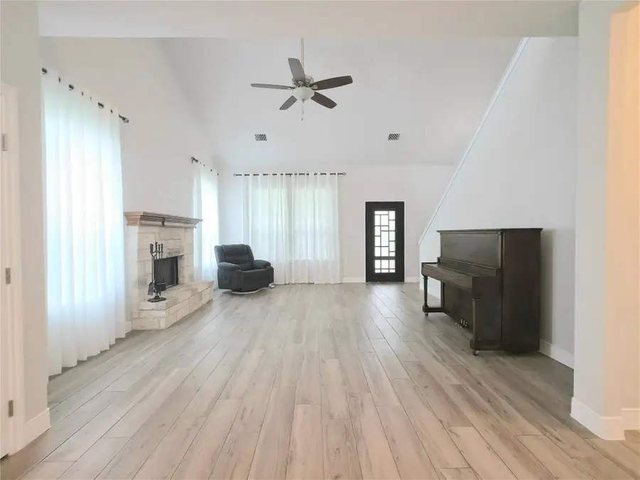 406 Nene Ln, Bastrop, TX 78602 - #2