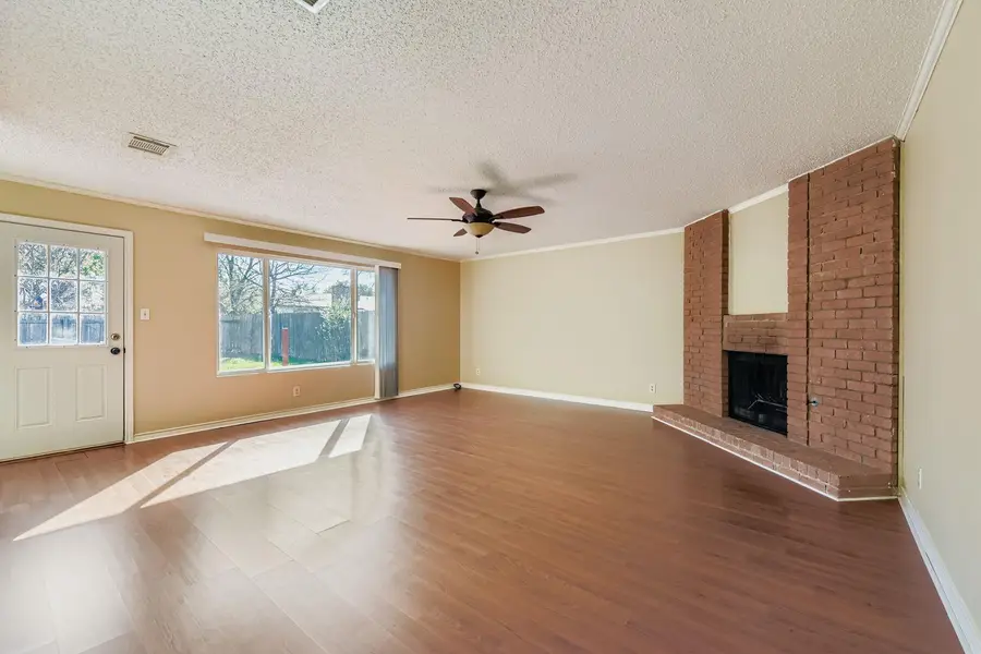 7901 Croftwood Dr, Austin, TX 78749 - Image #2