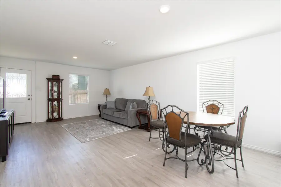 539 Commander Abbott Dr, Jarrell, TX 76537 - Image #2