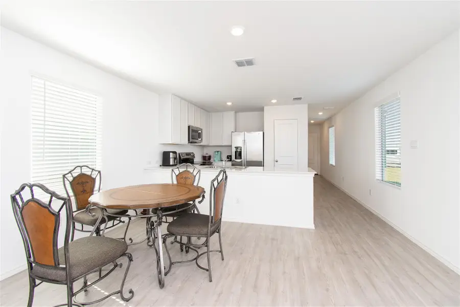 539 Commander Abbott Dr, Jarrell, TX 76537 - Image #3