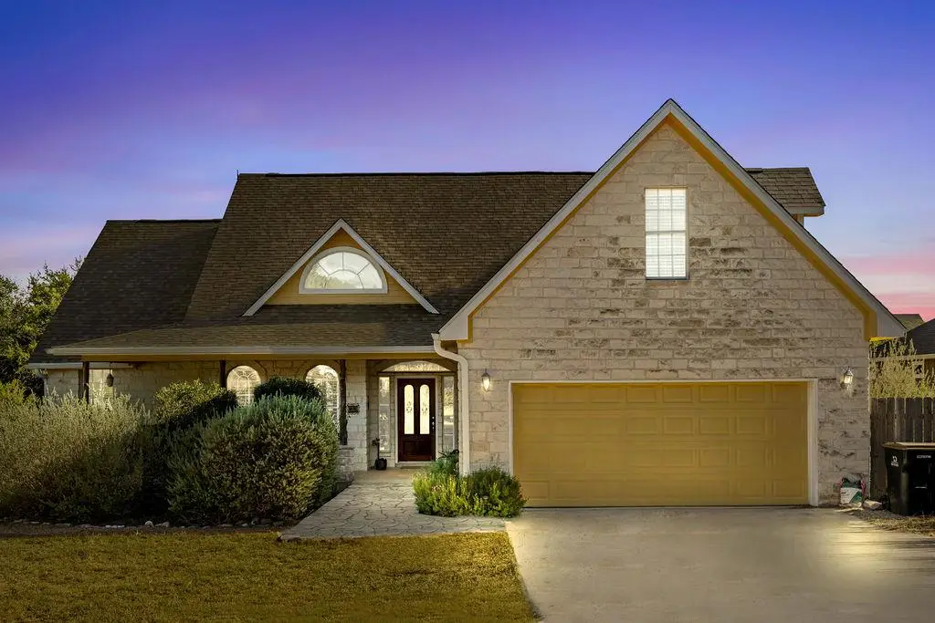 11 Elmwood Cir, Wimberley, TX 78676 - Image #1