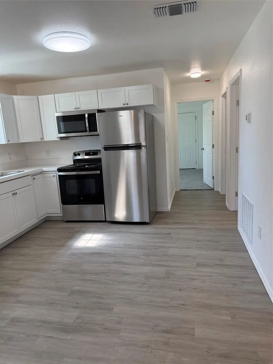 404 Lee St, Smithville, TX 78957 - #3