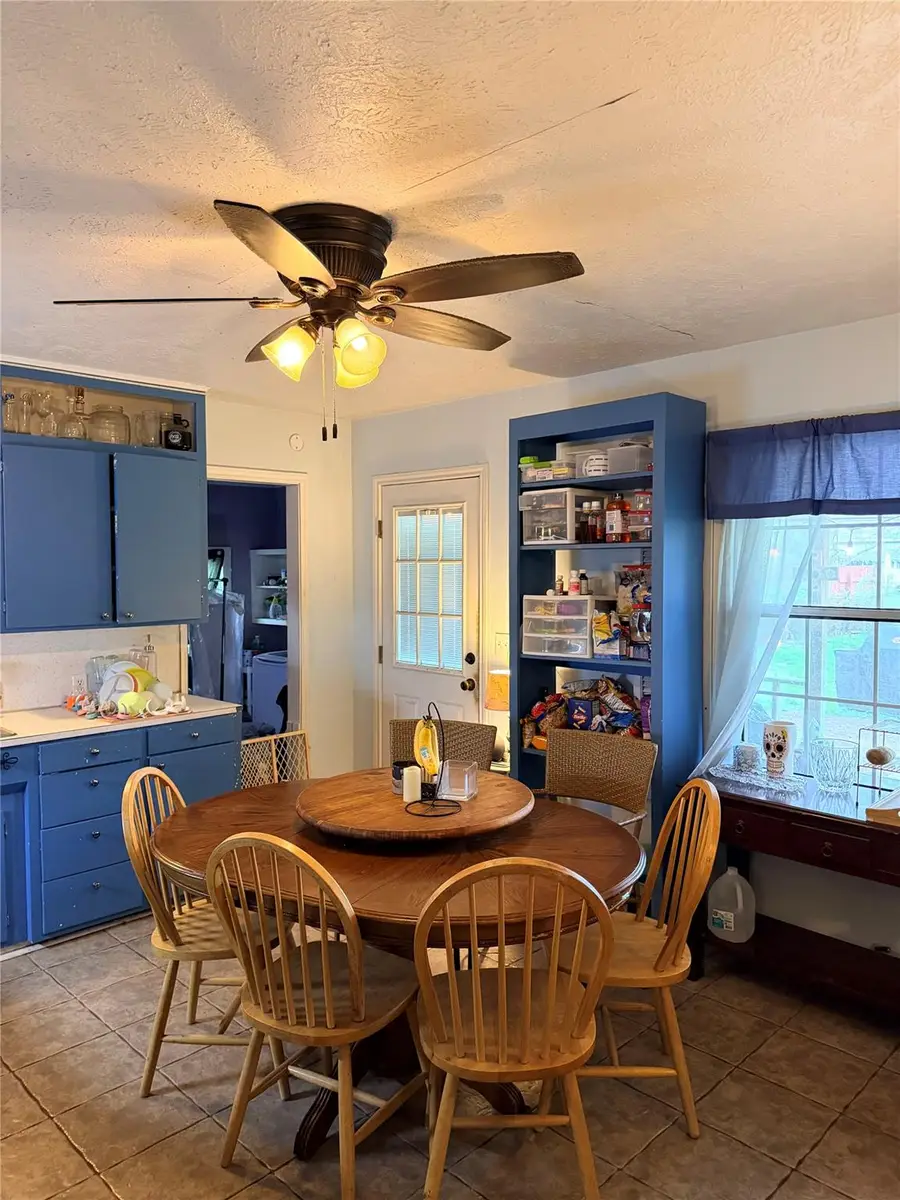 531 E Houston St, Giddings, TX 78942 - #3