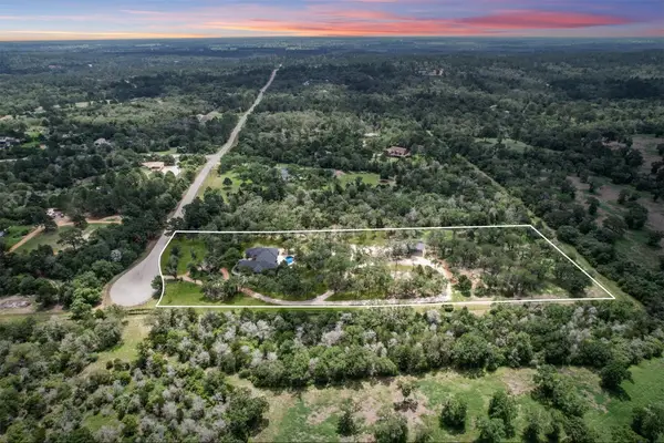 387 Corral Rd, Smithville, TX 78957
