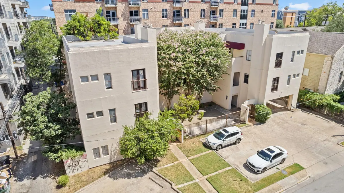 712 Graham Pl #302, Austin, TX 78705 - #1