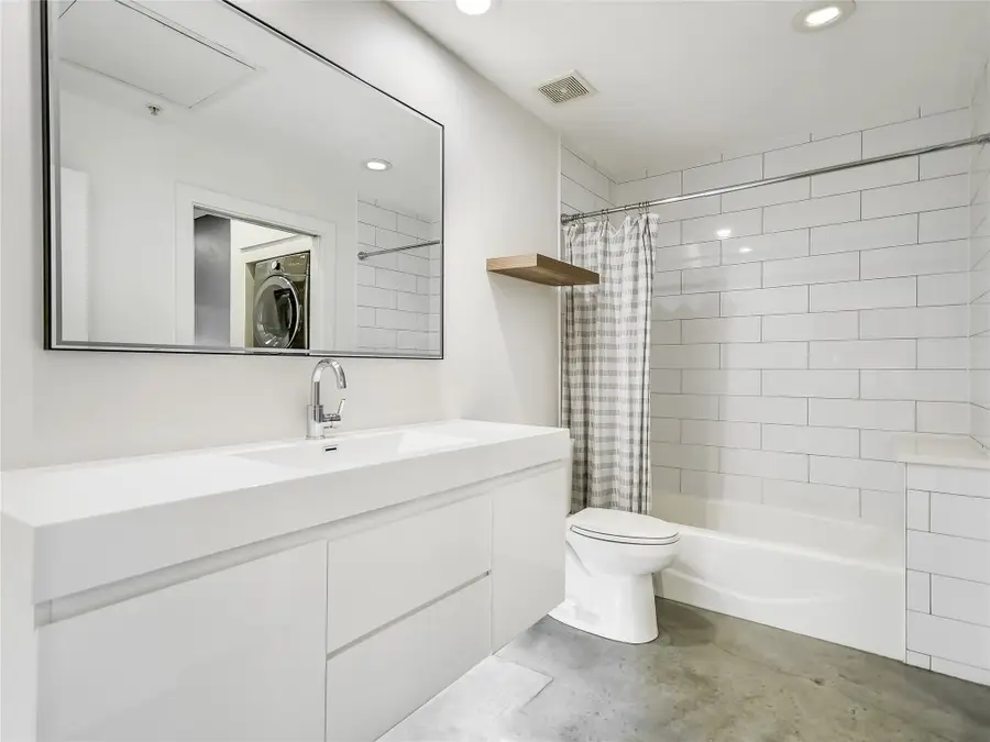 2124 E 6th St #212, Austin, TX 78702 - #2