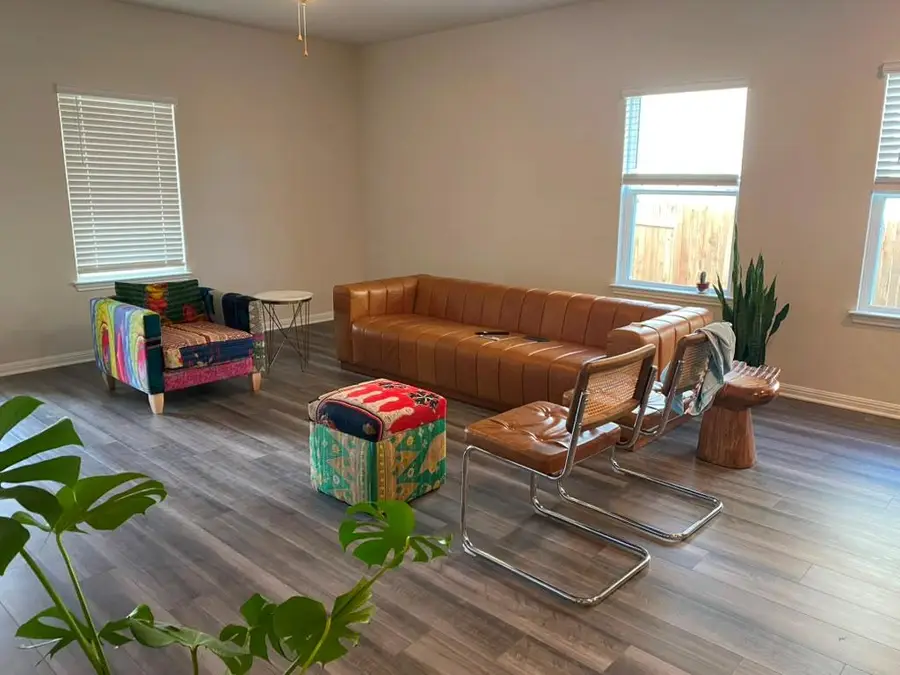 929 Main St, Hutto, TX 78634 - #2